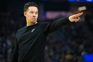 米奇和迈克·布朗两名黑人主帅在总决赛中对垒 NBA历史第4次
