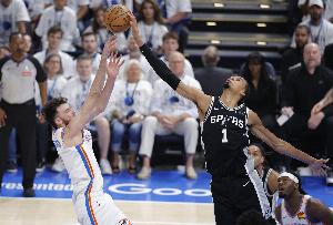 切特：这轮系列赛出手少是因为遭遇严密防守且有时失去节奏